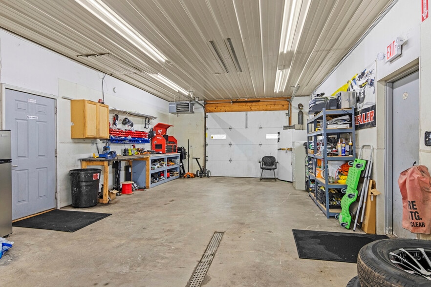 More Photos Of 981 Blue Star Dr, Traverse City Auto Repair For Sale