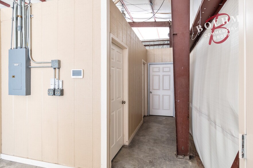 More Photos Of 995 Industrial Blvd, Del Rio Distribution For Sale