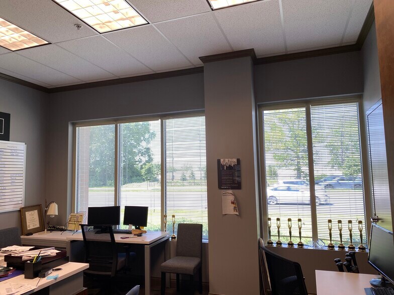 More Photos Of 4929 E 96th St, Indianapolis Office For Sale
