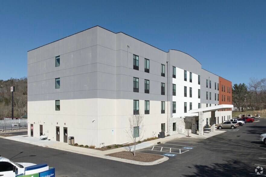 Primary Photo Of 4 Reynolds Mountain Blvd, Asheville Hotel For Sale