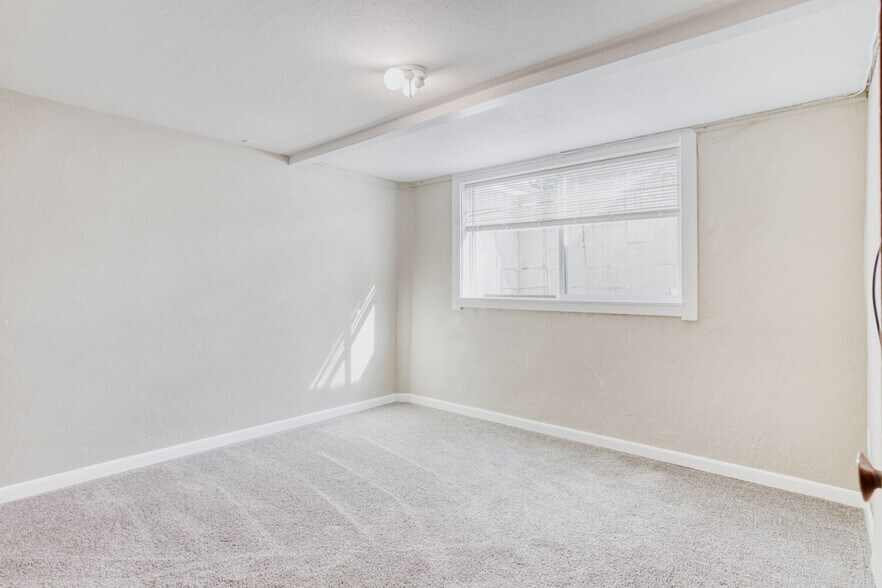 More Photos Of 2020 NE 102nd Ave, Portland Medical For Sale