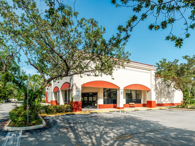 More Photos Of 6980 W Commercial Blvd, Lauderhill Drugstore For Lease