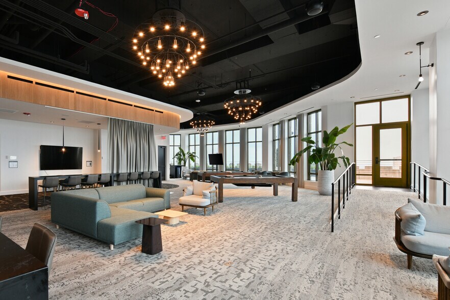 More Photos Of 21 E State St, Columbus Office For Lease