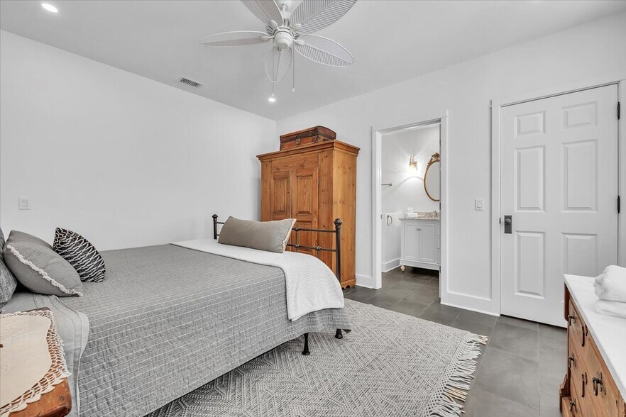 More Photos Of 8241 Main St, Bokeelia General Retail For Sale