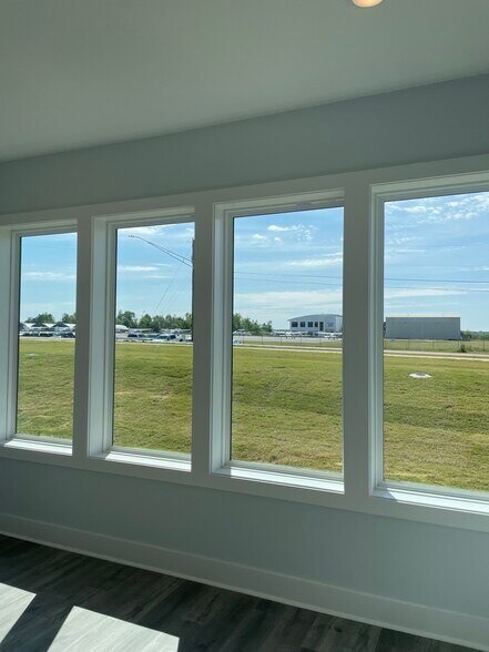 More Photos Of 337 Airport Rd, Auburn Office Residential For Lease