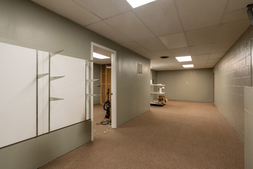 More Photos Of 828 E Main St, Carbondale General Retail For Sale