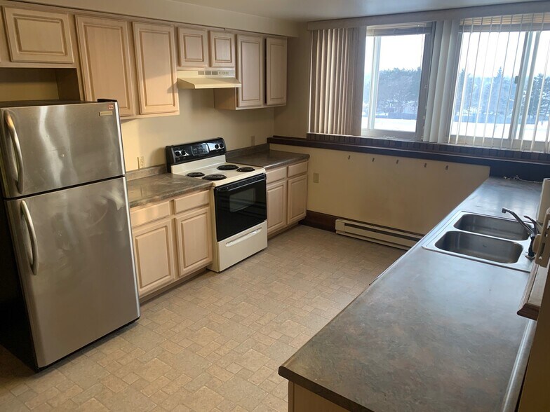 More Photos Of 400 1st Ave SW, Chisholm Apartments For Sale