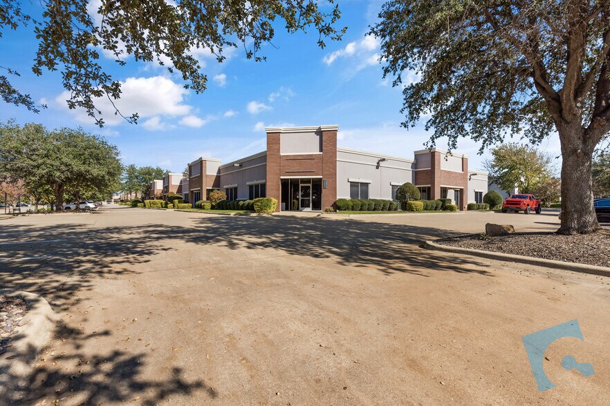 More Photos Of 545 S Nolen Dr, Southlake Showroom For Lease