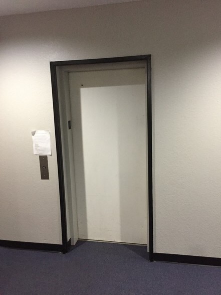 More Photos Of 337 Oaks Trl, Garland Office For Lease