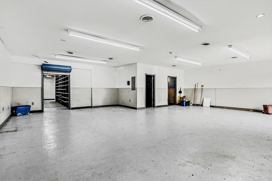 More Photos Of 240 Columbus st, Lithopolis Auto Repair For Sale