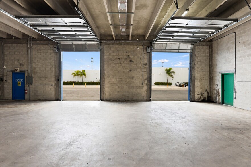 More Photos Of 2605 Kelly Ln, Lake Worth Light Distribution For Lease