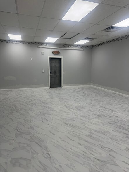 More Photos Of 119 W Broadway, Paterson Flex For Sale