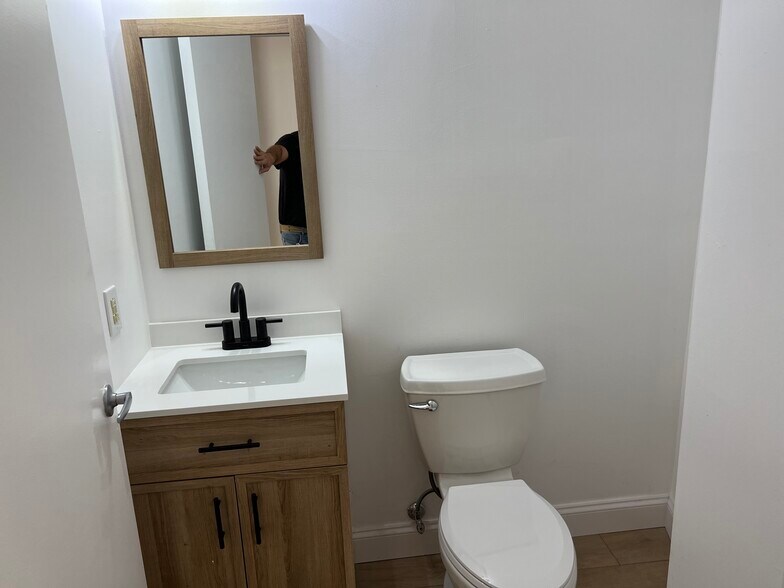 More Photos Of 100 E Pennsylvania Ave, Towson General Retail For Lease