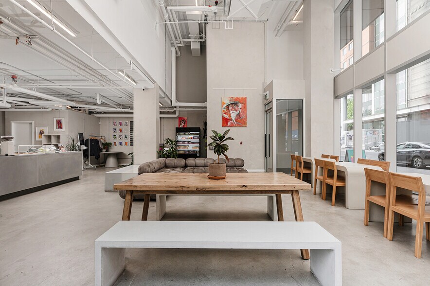 More Photos Of 1268 Rue Saint-Antoine O, Montréal Apartments For Sale