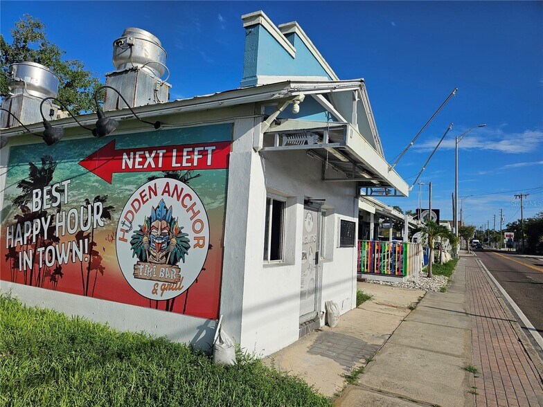 More Photos Of 606 N Pinellas Ave, Tarpon Springs Restaurant For Sale