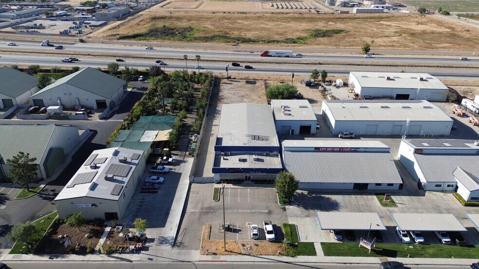 More Photos Of 4303 E Brundage Ln, Bakersfield Warehouse For Sale