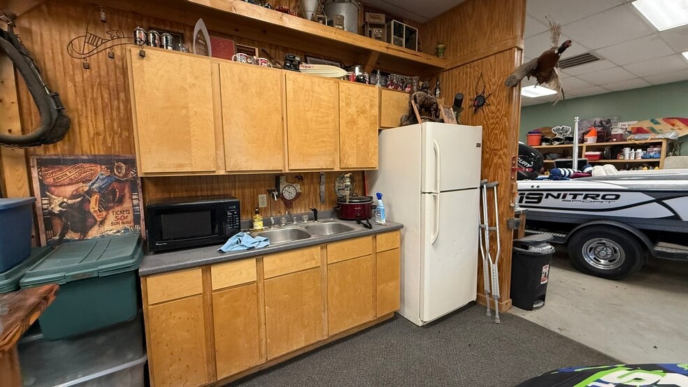 More Photos Of 9506 F M 835, Slaton Sports And Entertainment For Sale