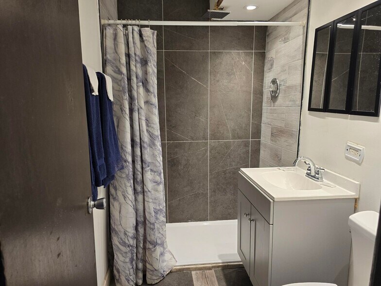 More Photos Of 6535 S King Dr, Chicago Hotel For Sale