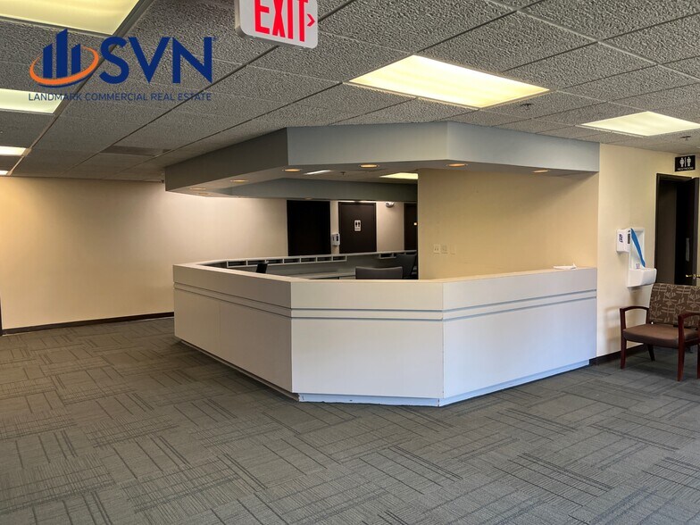 More Photos Of 511-515 Thornhill Dr, Carol Stream Unknown For Lease