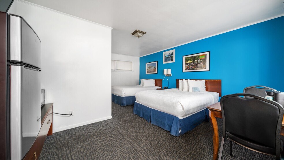 More Photos Of 1010 E Front St, Traverse City Hotel For Sale