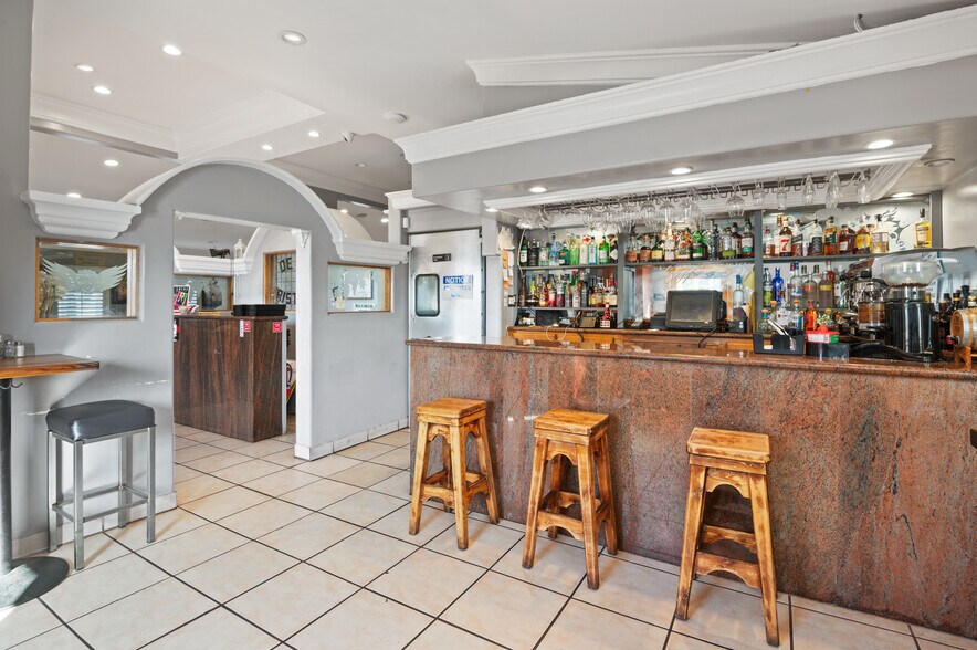 More Photos Of 16503 Whittier Blvd, Whittier Restaurant For Sale