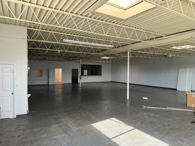 More Photos Of 1700 W Main St, Oklahoma City Warehouse For Lease