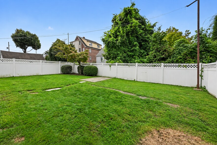 More Photos Of 32 Josephine Evaristo Ave, Greenwich Multifamily For Sale