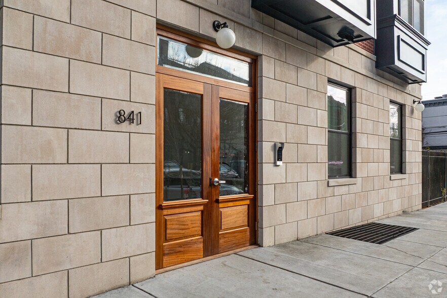 More Photos Of 841 S 2nd St, Philadelphia Schools For Lease