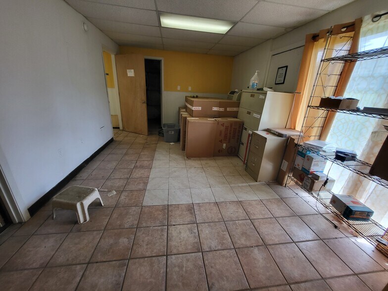 More Photos Of 7350 N Hanley Rd, Hazelwood Hotel For Sale