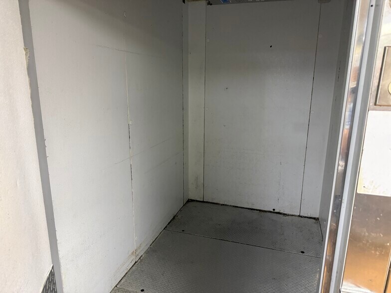 More Photos Of 1025 N Sherman Ave, Madison Freestanding For Lease
