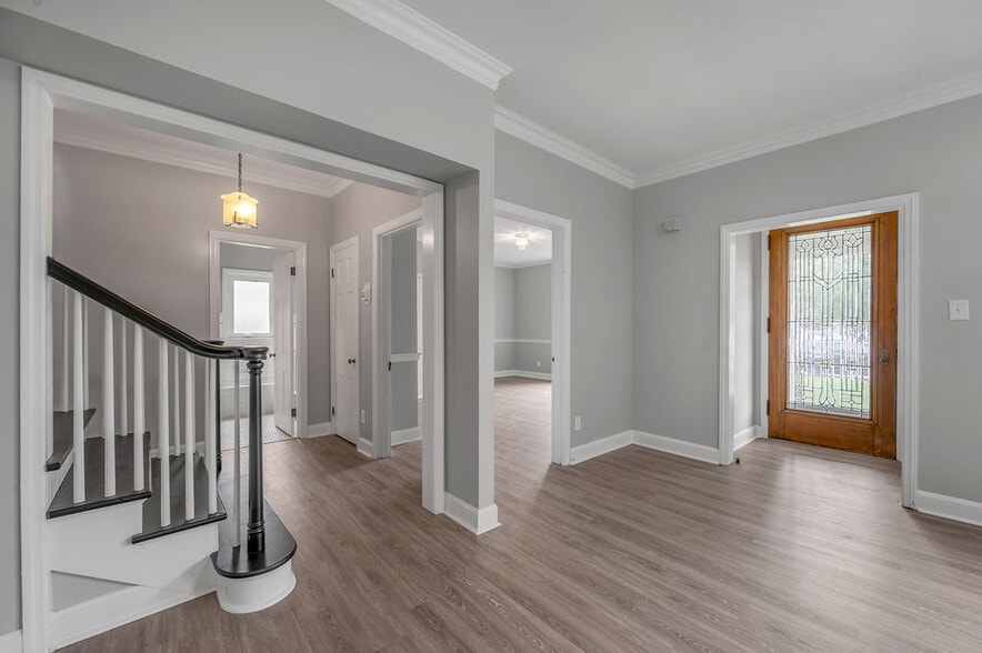 More Photos Of 454 Big Hill Ave, Richmond Office Residential For Sale