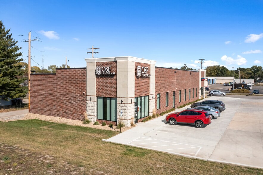 More Photos Of 602 Woodlawn Rd, Lincoln Storefront Retail Office For Sale