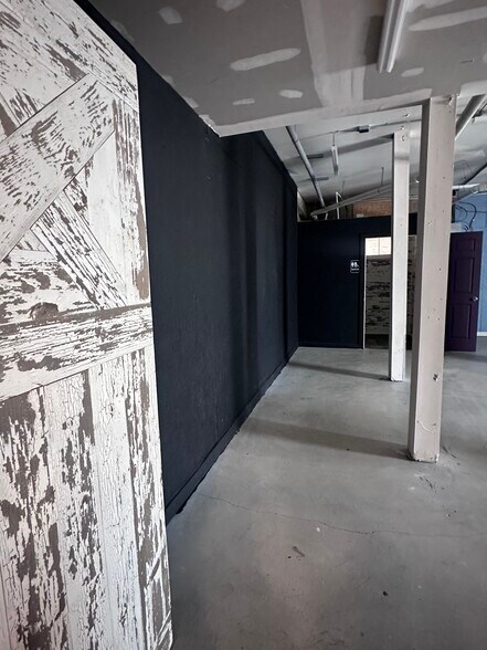 More Photos Of 103 N College Ave, Newton General Retail For Lease