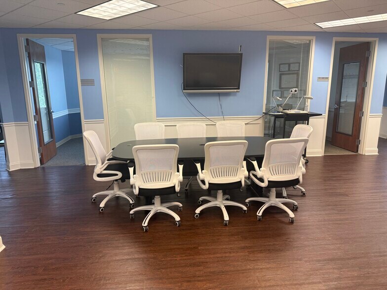 More Photos Of 1 TransAm Plaza Dr, Oakbrook Terrace Office For Sale