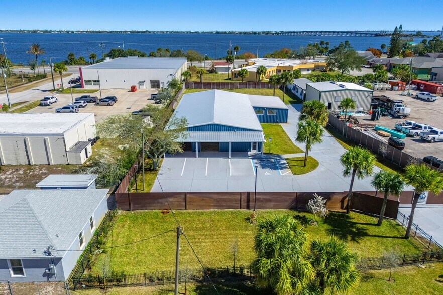 More Photos Of 1301 Morningside Dr, Melbourne Warehouse For Sale