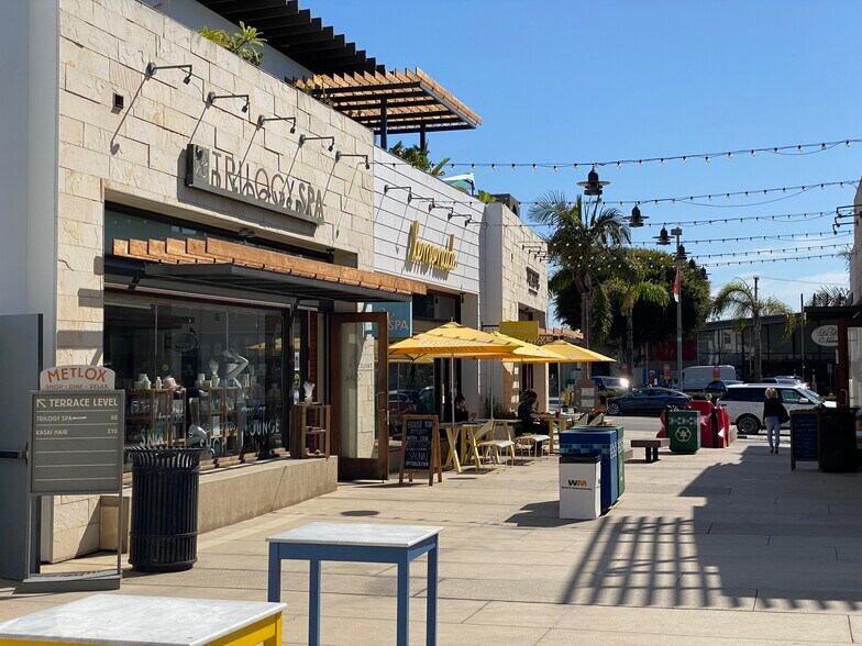 More Photos Of 451 Manhattan Beach Blvd, Manhattan Beach Restaurant For Lease