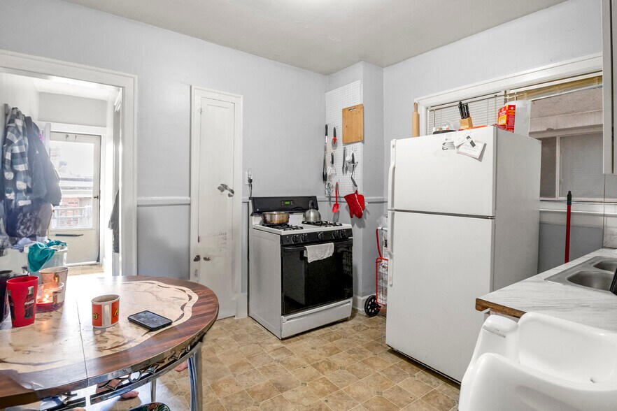 More Photos Of 1205 Garfield Ave, Lincoln Park Apartments For Sale