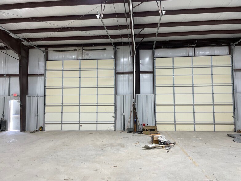 More Photos Of 586 County Road 429, Pleasanton Industrial For Sale