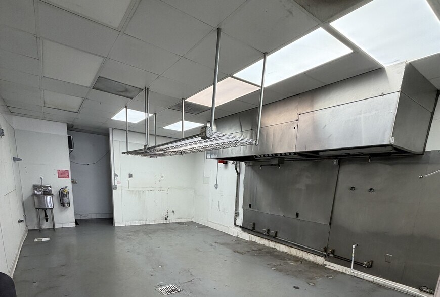 More Photos Of 9301-9311 W Pico Blvd, Los Angeles Unknown For Lease