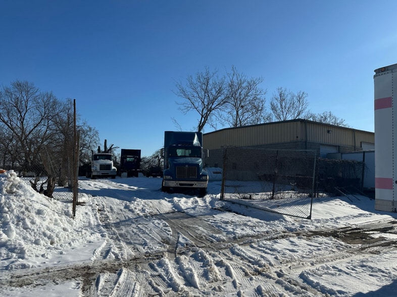 More Photos Of 9735 Gravois Rd, Affton Warehouse For Sale