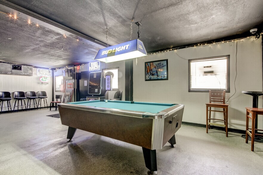 More Photos Of 5402 W US Highway 92, Plant City Bar For Sale