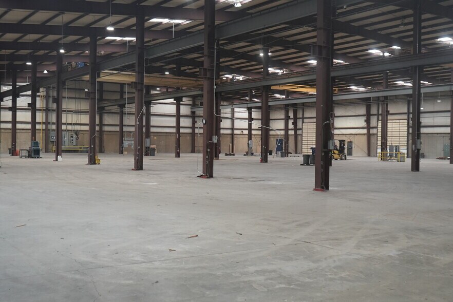 More Photos Of 6400 New Sapulpa Rd, Tulsa Warehouse For Lease