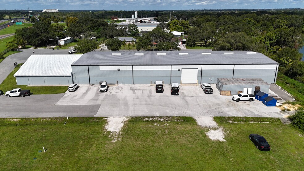 More Photos Of 3306 Waterfield Rd, Lakeland Warehouse For Lease