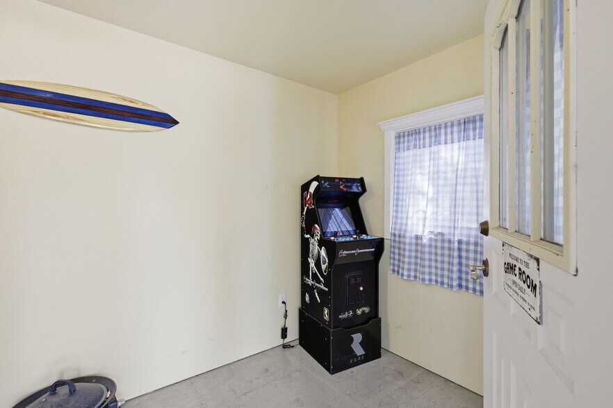 More Photos Of 7001 Savona Access Rd, Thompson-Nicola Hotel For Sale