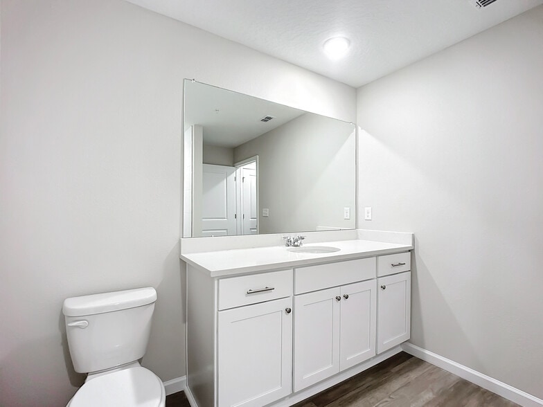 More Photos Of 6421 Breezy Oaks Way, Jacksonville Apartments For Sale