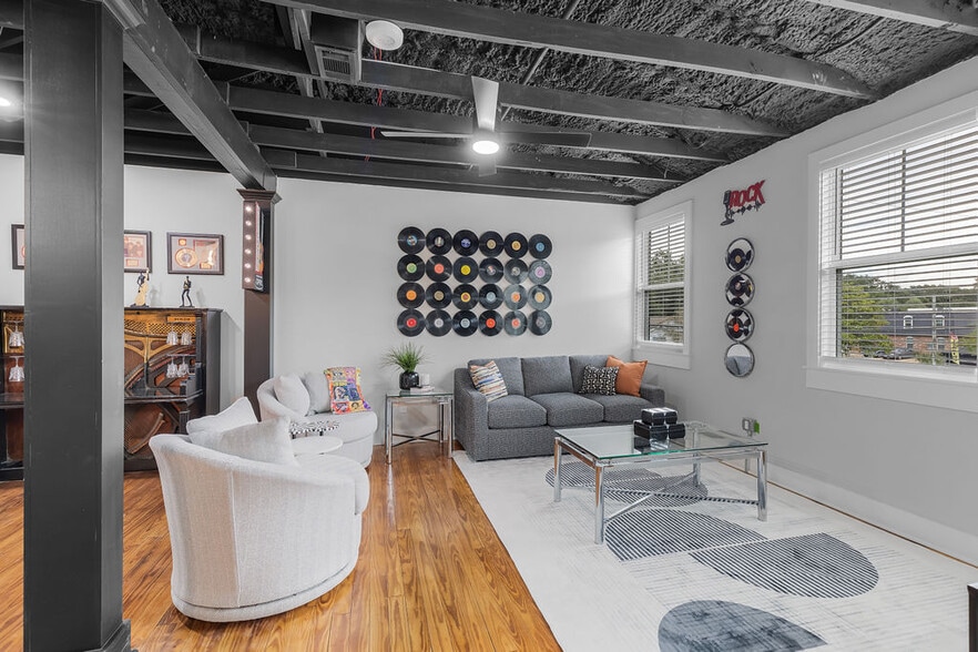 More Photos Of 156 Camellia St, Biloxi General Retail For Sale