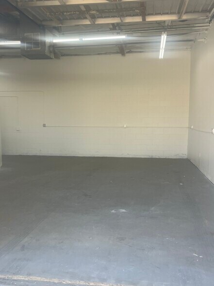More Photos Of 7226 Valjean Ave, Van Nuys Warehouse For Lease