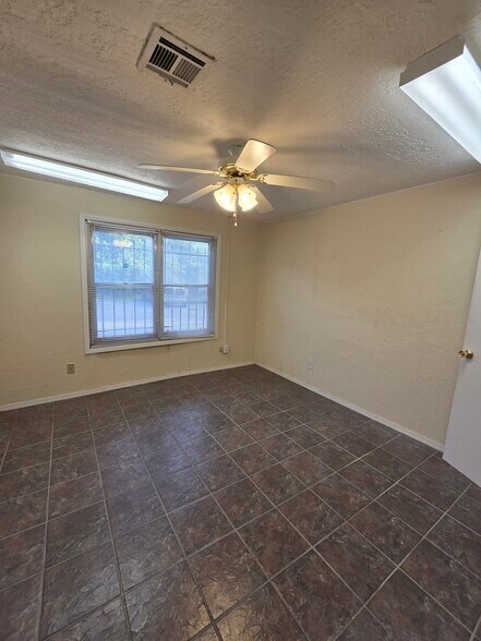 More Photos Of 1222 NW Cache Rd, Lawton Office For Lease