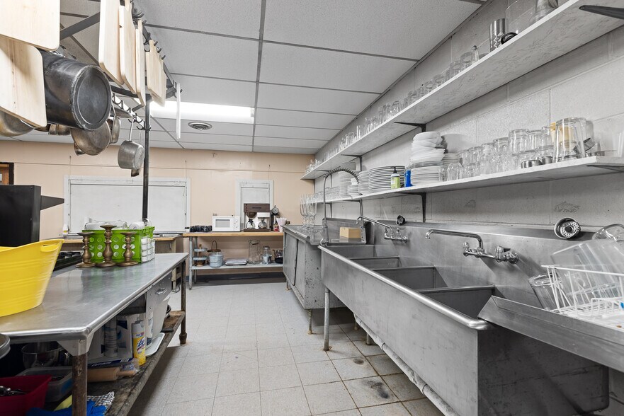 More Photos Of 340 Willow Creek Dr, Blue Ridge Hotel For Sale