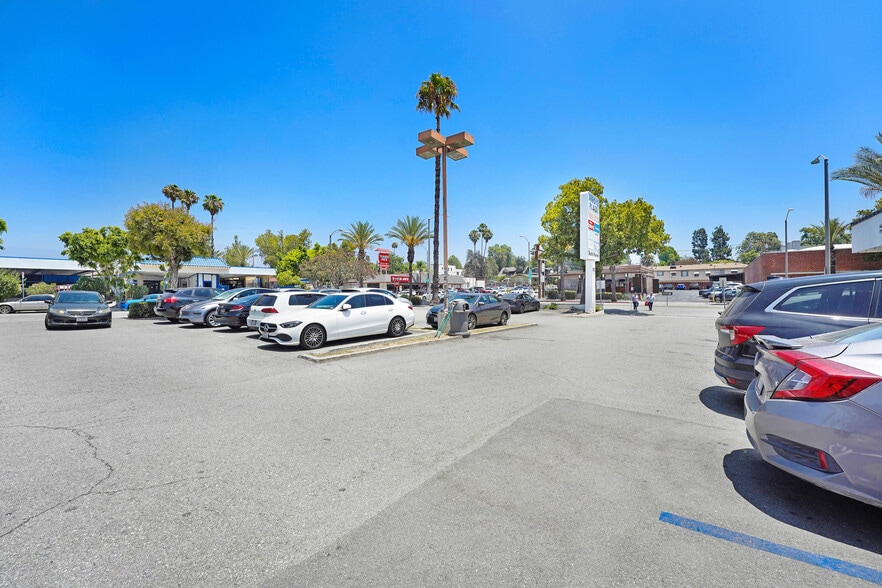More Photos Of 633 S Arroyo Pky, Pasadena Storefront For Lease
